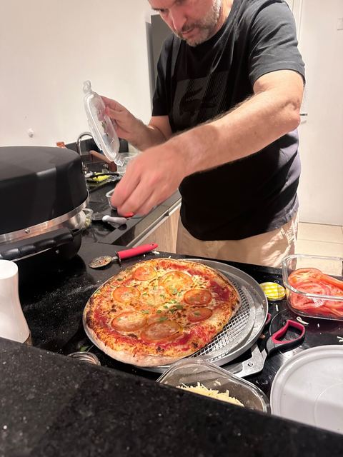 A Pizza do Vizinho — foto real da nossa cozinha